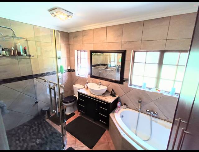 3 BEDROOM HOUSE FOR SALE IN VANDERBIJLPARK SE 4